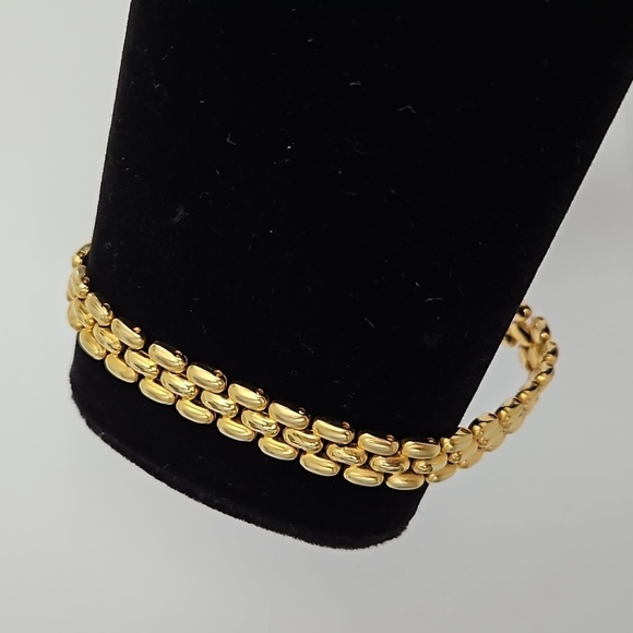 Goldtone Beautifully Detailed Size 8" Bracelet - Picture 2 of 7